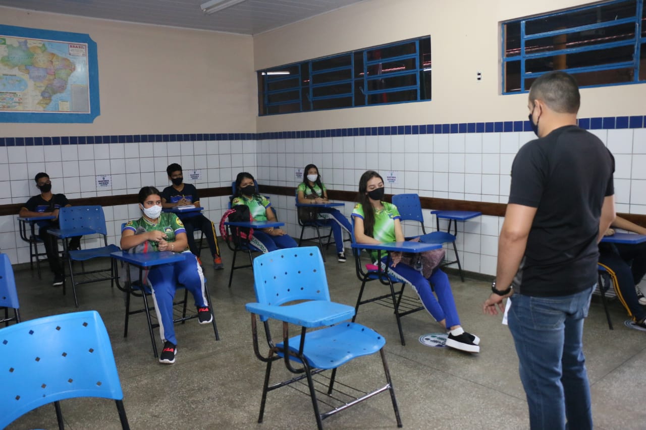 Deputada pede adiamento do retorno das aulas no Amazonas devido alta de casos da Covid