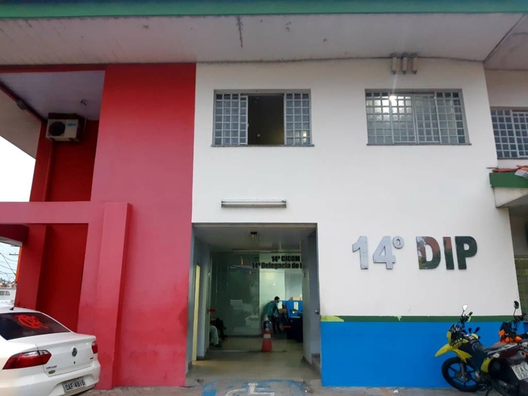 Criminoso é espancado ao tentar roubar moto de entregador de lanche em Manaus