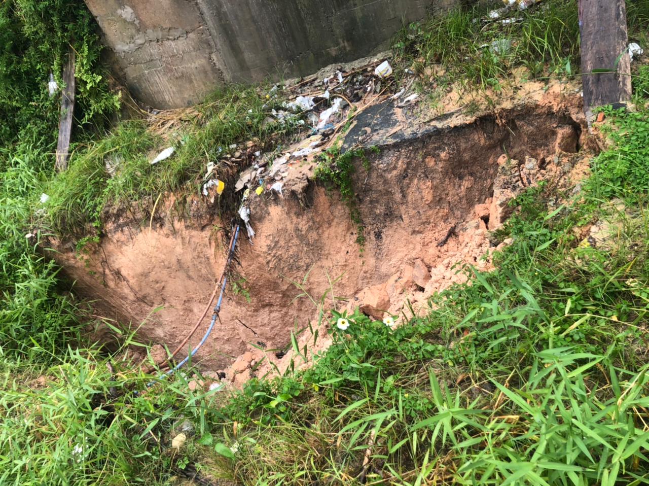 Chuva ameaça moradores e devasta áreas de risco em Manaus