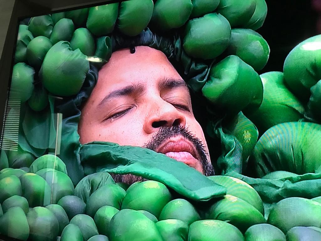 Projota cai no choro por Monstro e é atendido pela produção; web reage