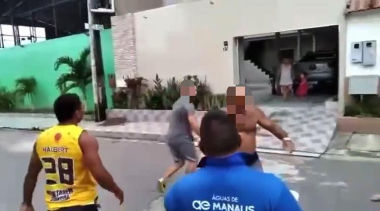 Vídeo: Moradores partem para cima de funcionários da Águas de Manaus