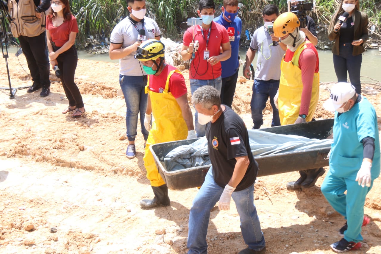 Mulher achada em igarapé de Manaus pode ter sido morta a marteladas 