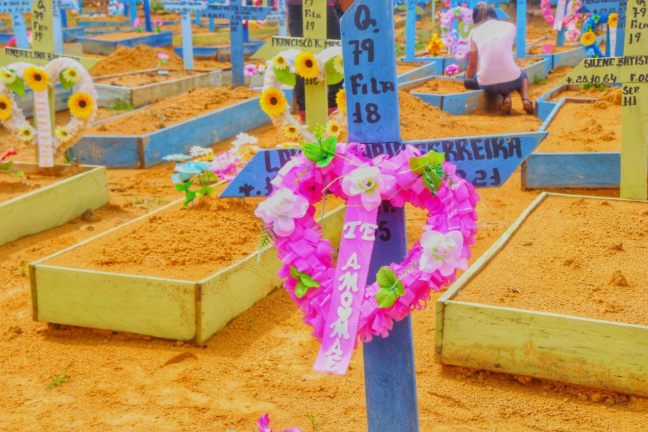 Cemitérios de Manaus abrem com cultos e homenagens neste Dia das Mães