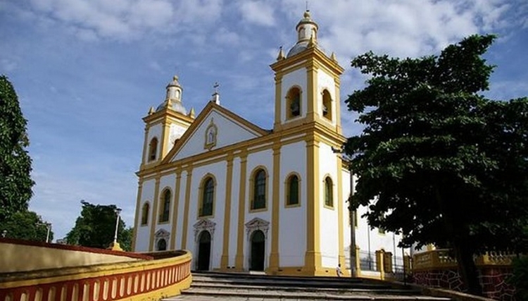 Igreja católica mantém uso de máscaras em celebrações em Manaus