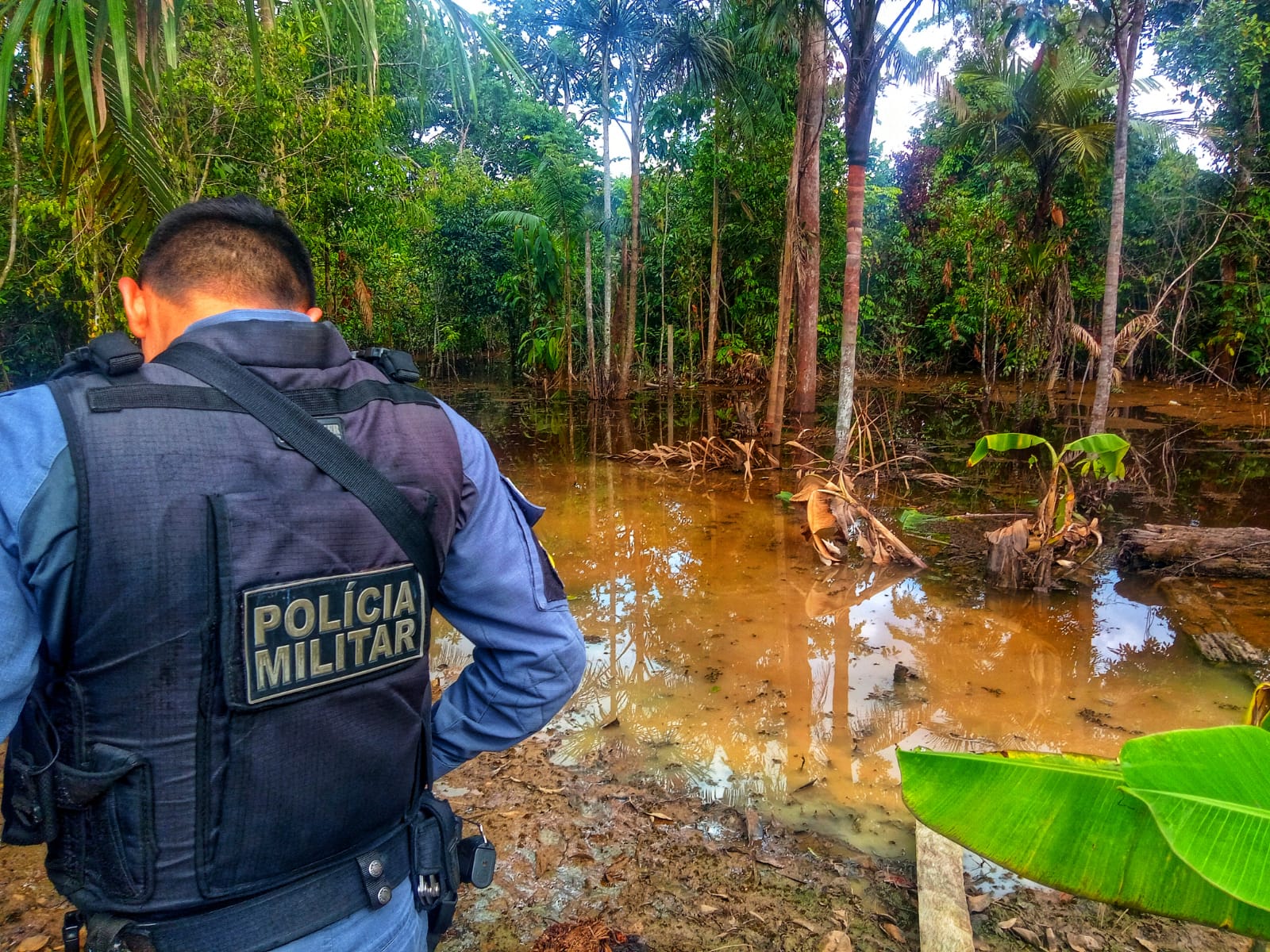 Ribeirinho sai para pescar e encontra corpo boiando em Manaus