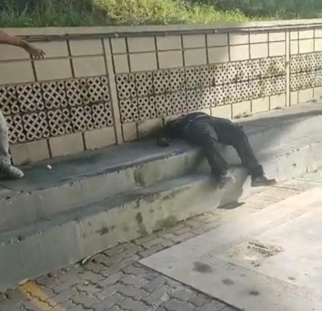 Assaltantes atiram na cabeça de mototaxista em supermercado de Manaus