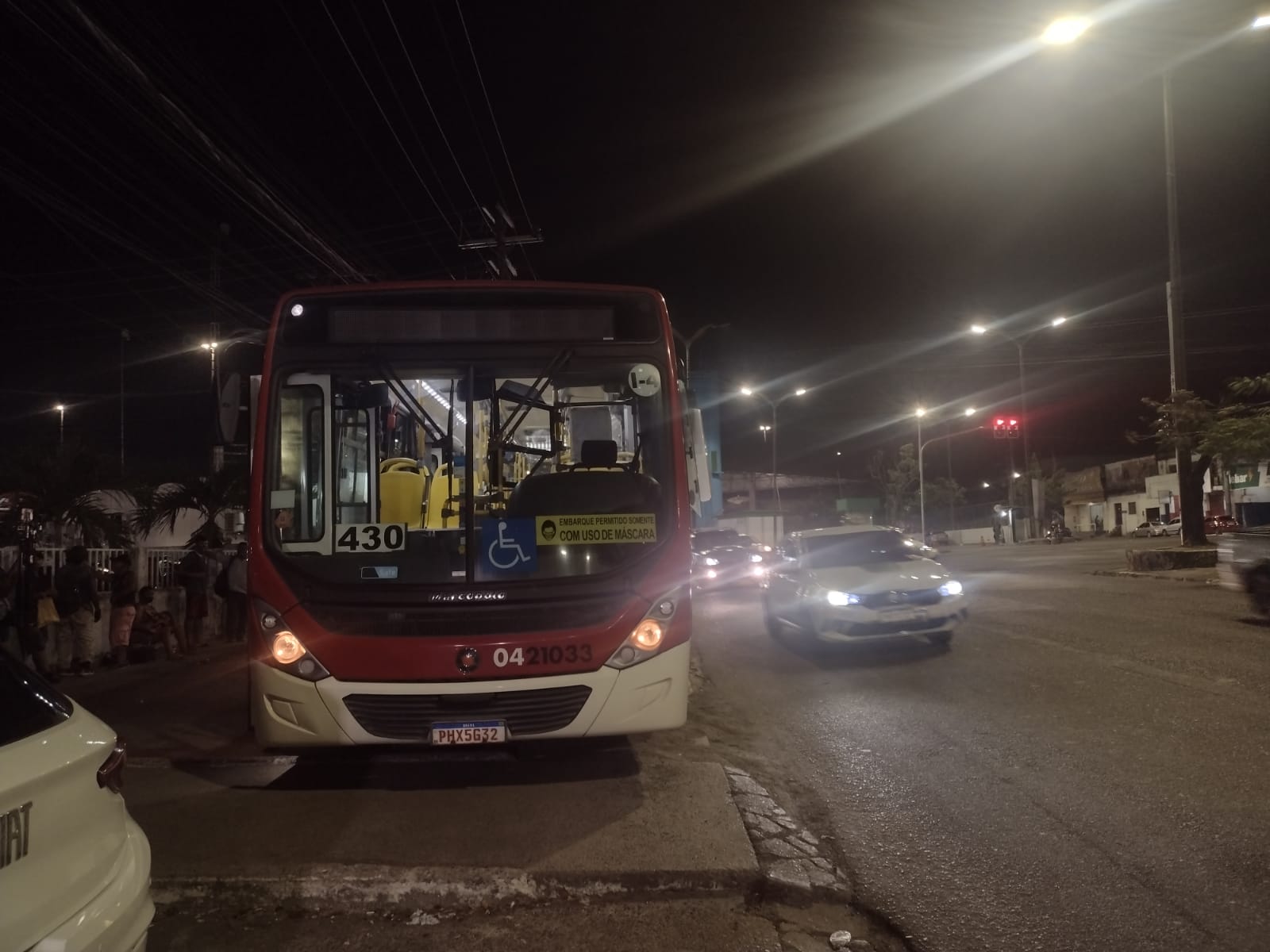 Motorista de ônibus é feito refém e obrigado a fugir da PM durante assalto em Manaus
