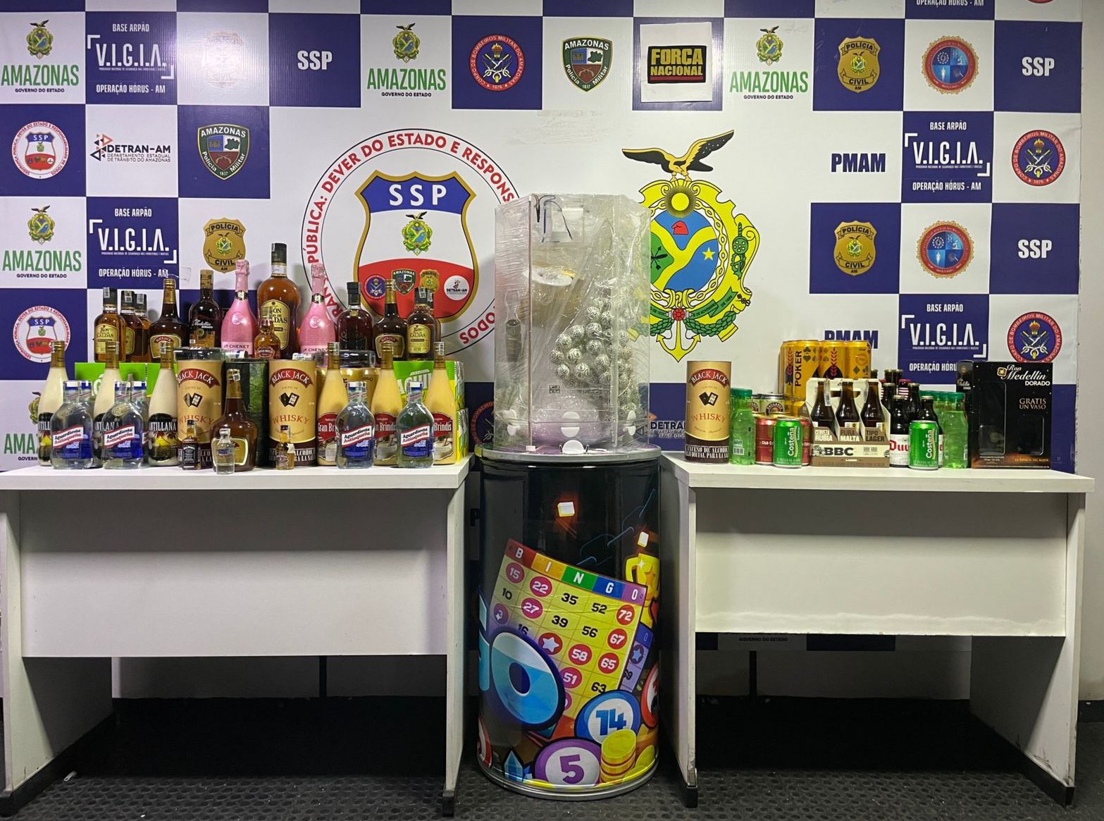 Bebidas contrabandeadas avaliadas em R$ 10 mil são apreendidas em barco no Amazonas