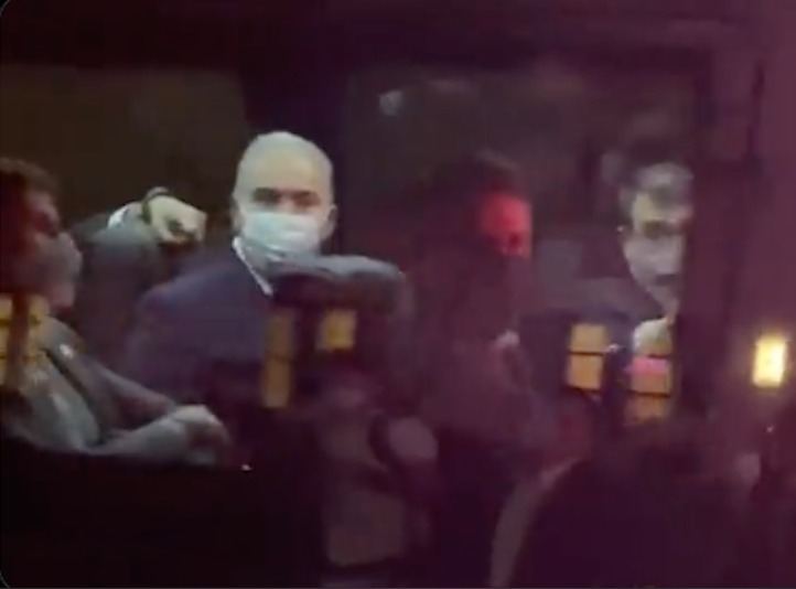Vídeo: Queiroga faz gesto obsceno para protesto de brasileiros em Nova York