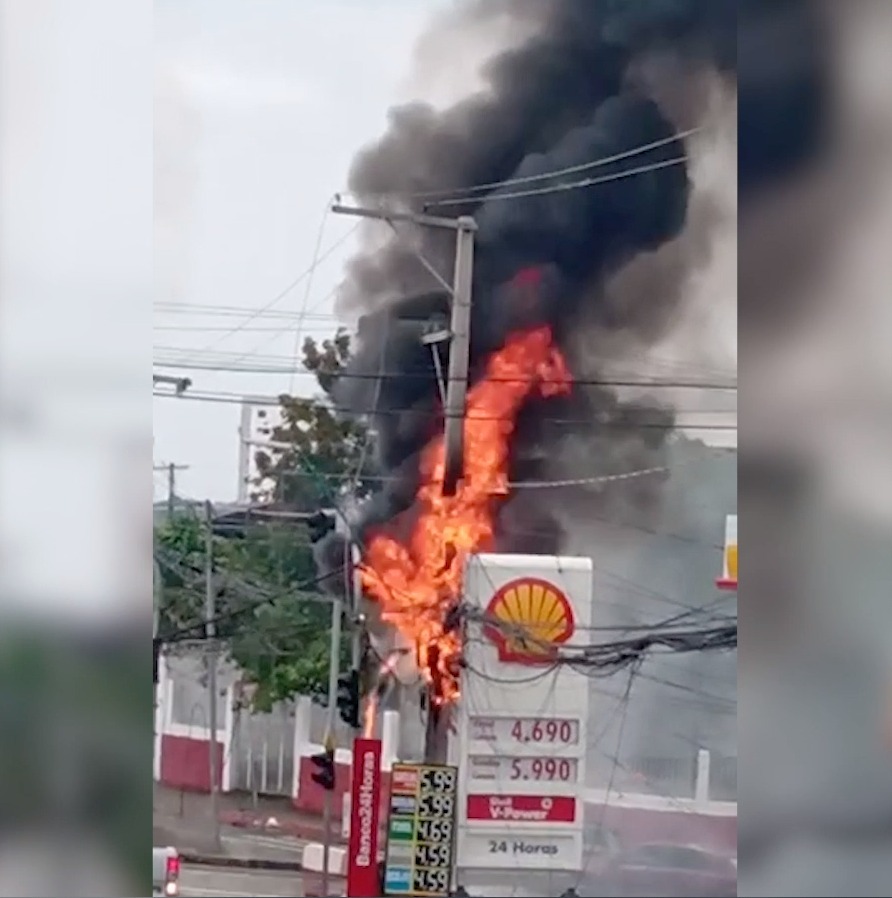 Incêndio em poste de energia assusta motoristas e causa transtorno em Manaus; vídeo