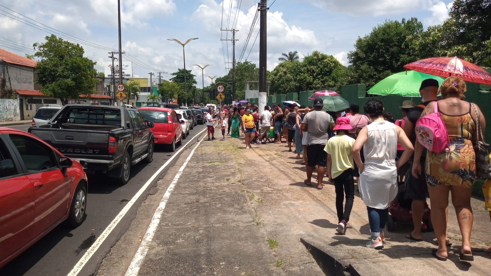 Com entrada gratuita, Cigs tem fila quilométrica em Manaus no Dia das Crianças