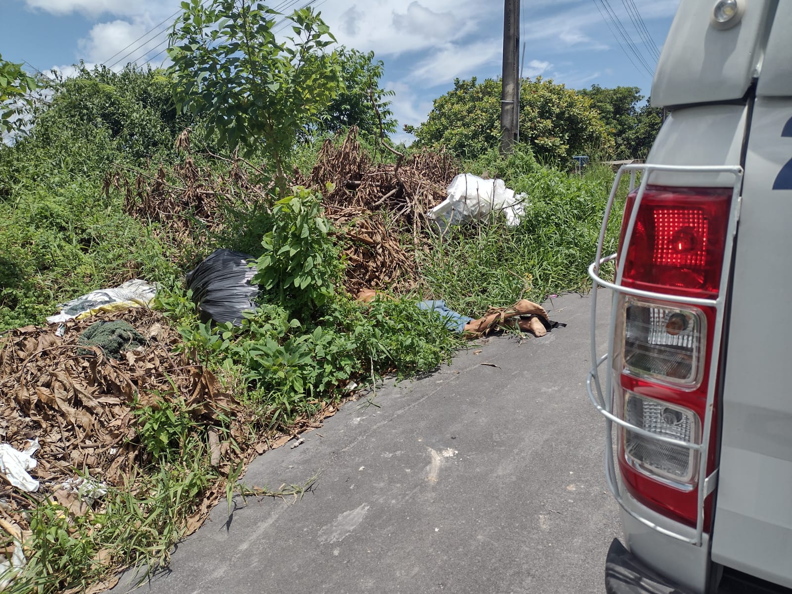Homem é jogado de carro e executado a tiros em plena luz do dia em Manaus