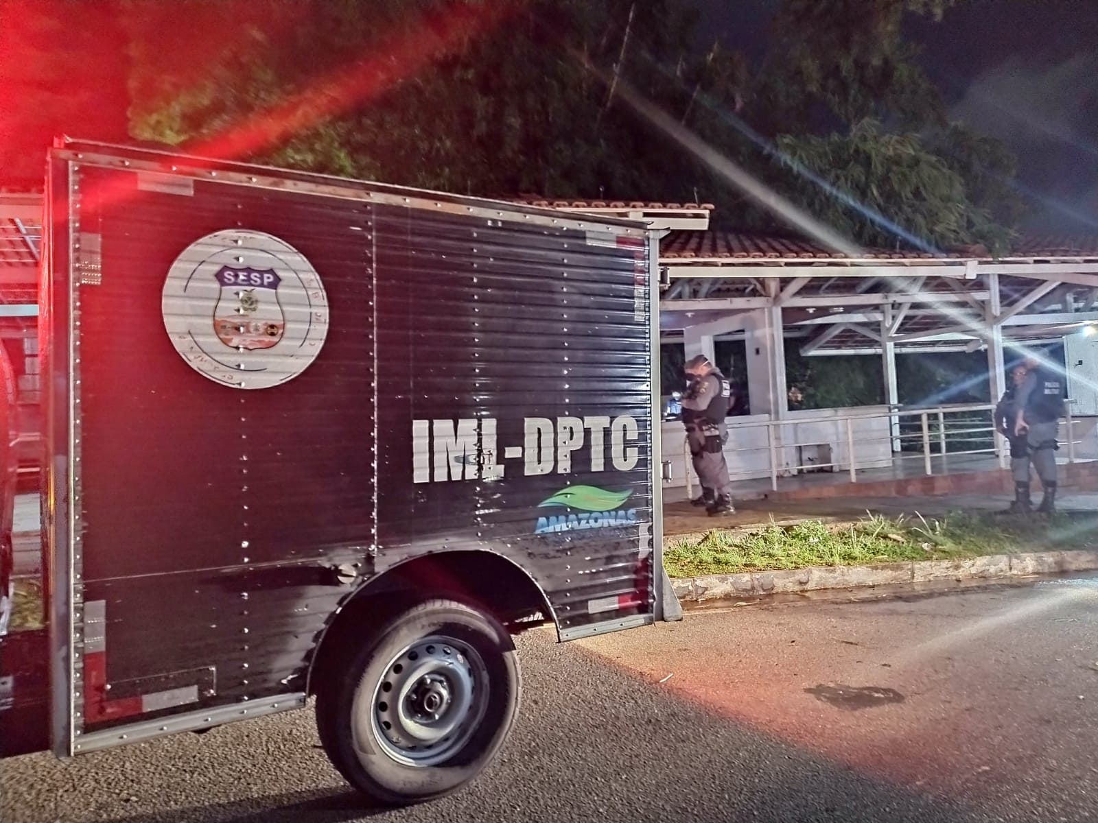 Homem tenta se esconder em boxe e é executado com 11 tiros em porto de Manaus