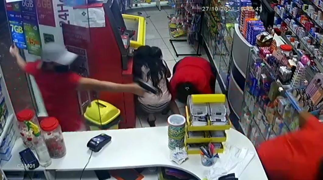 Vídeo: Irmãos donos de drogaria foram mortos na frente de clientes em Manaus