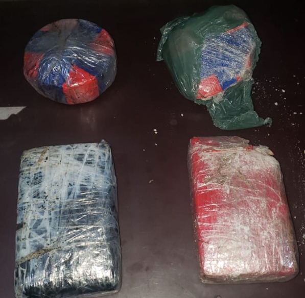 Dupla é presa com 5kg de drogas em Eirunepé, no Amazonas