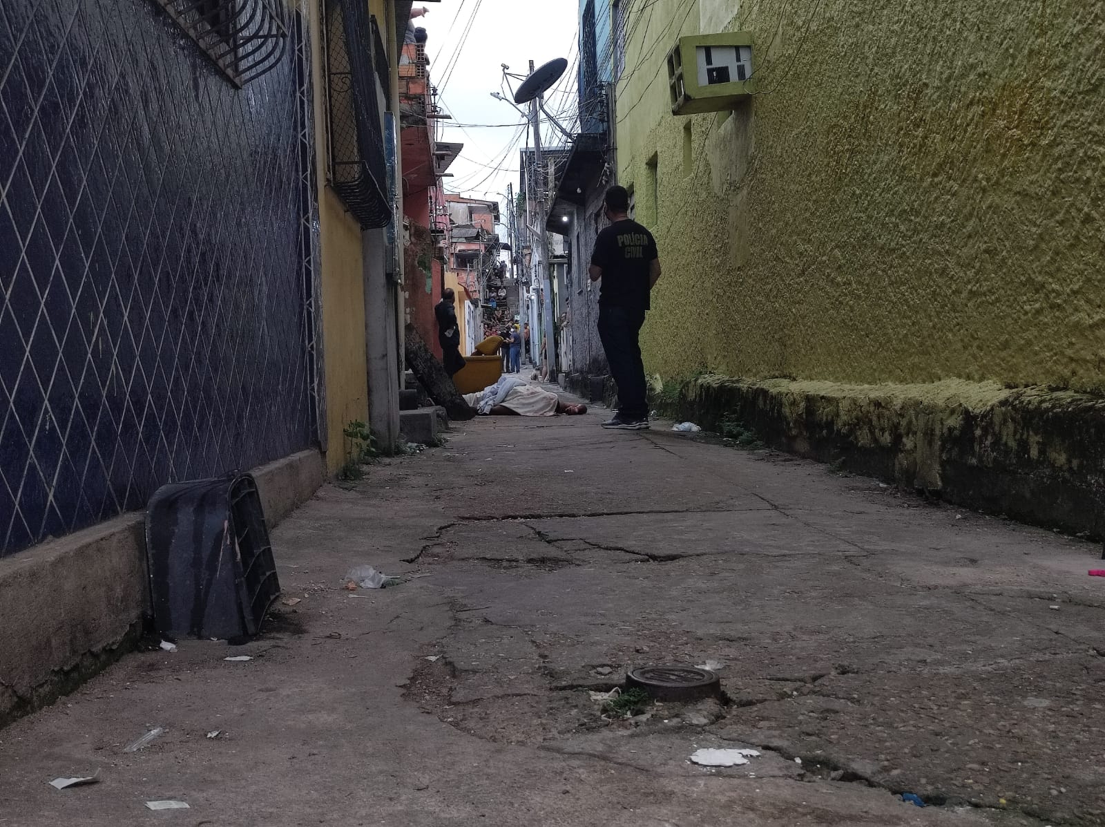 Homem é arrancado de casa nu e executado a tiros no meio da rua em Manaus