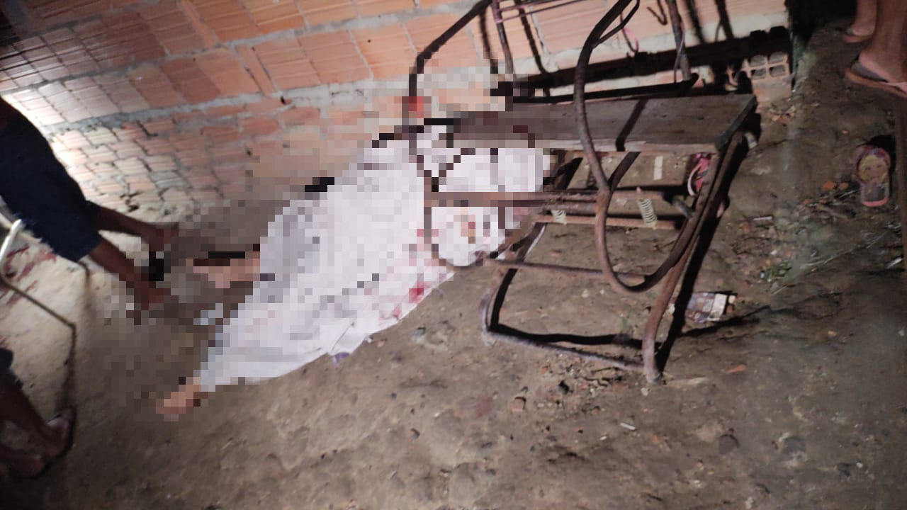 Casal é executado com tiros na cabeça em beco de Manaus