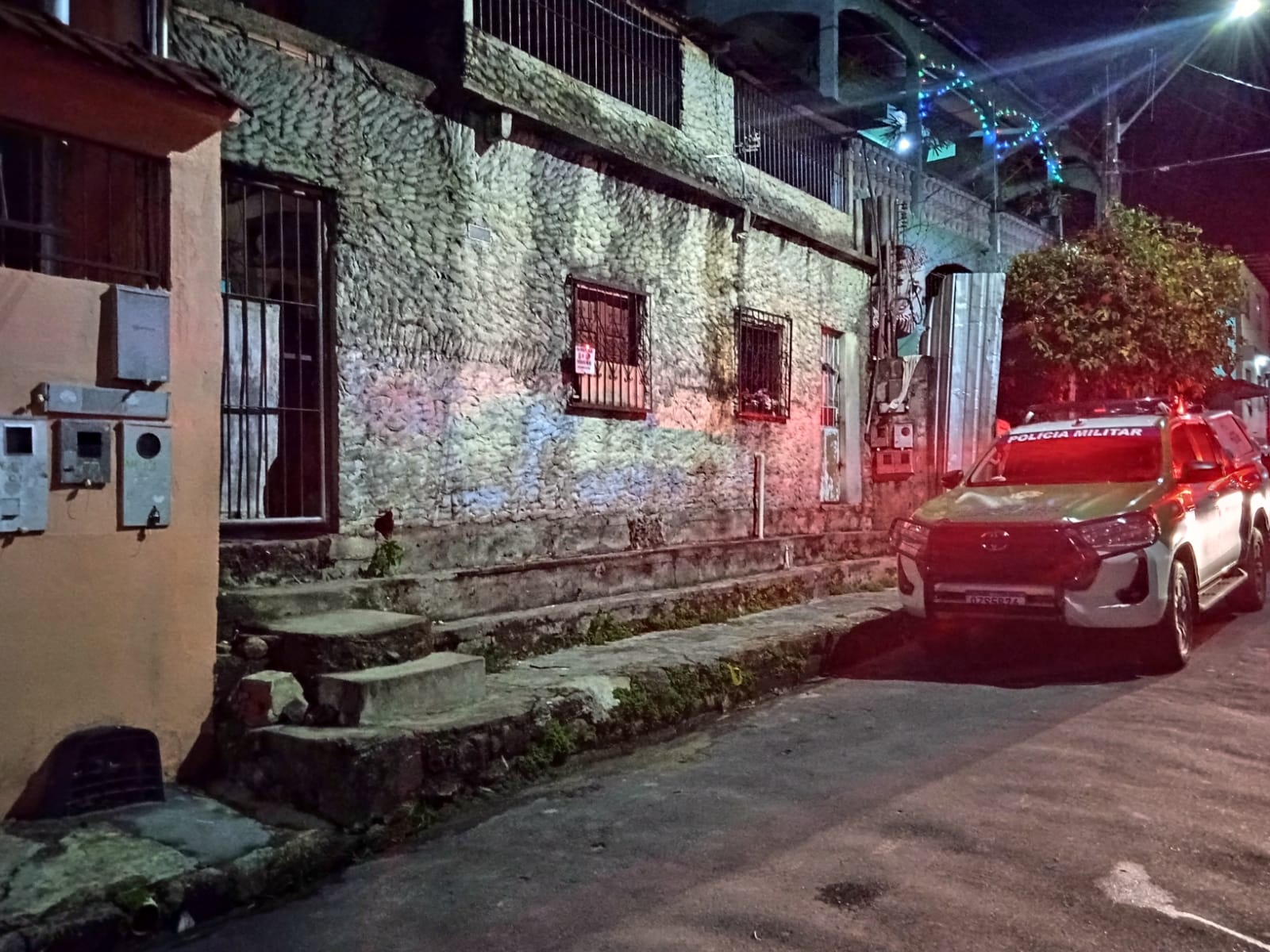 Criminoso invade kitnet e mata homem a tiros em bairro de Manaus 