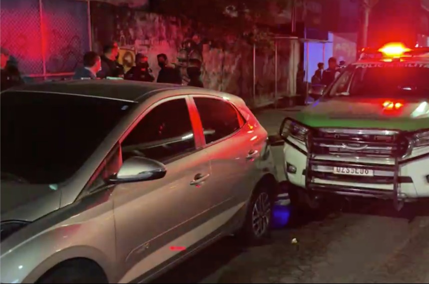 Perseguição policial termina com três assaltantes presos em avenida de Manaus