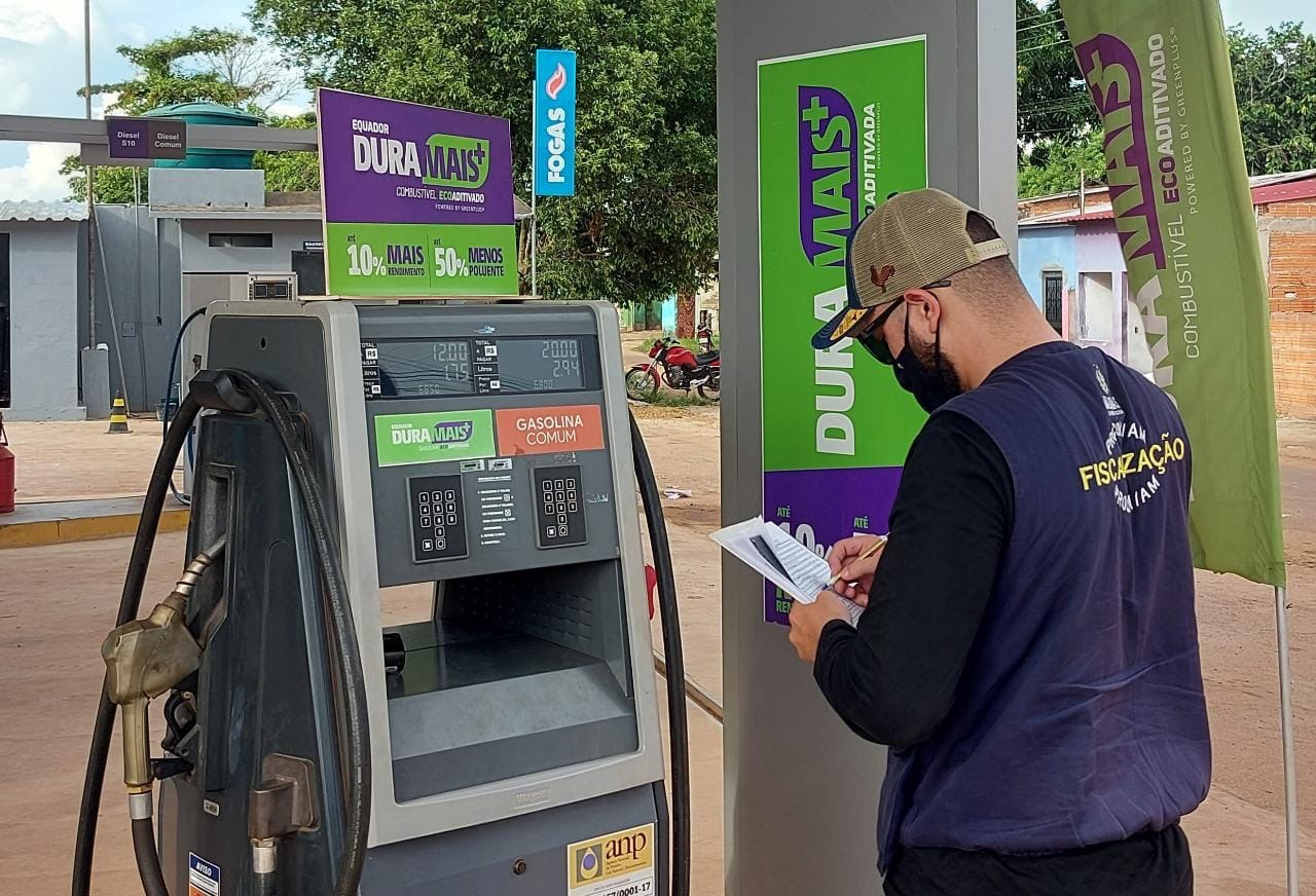 Postos de gasolina e agências bancárias são autuadas no Amazonas