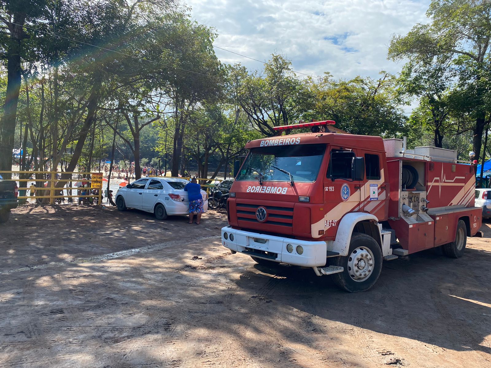 Homem desaparece após bater a cabeça durante banho na Cachoeira do Castanho, no Amazonas