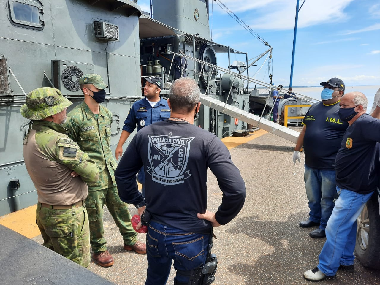 Tripulantes de balsa podem ter confundido lancha da Marinha com "piratas de rio" no Amazonas