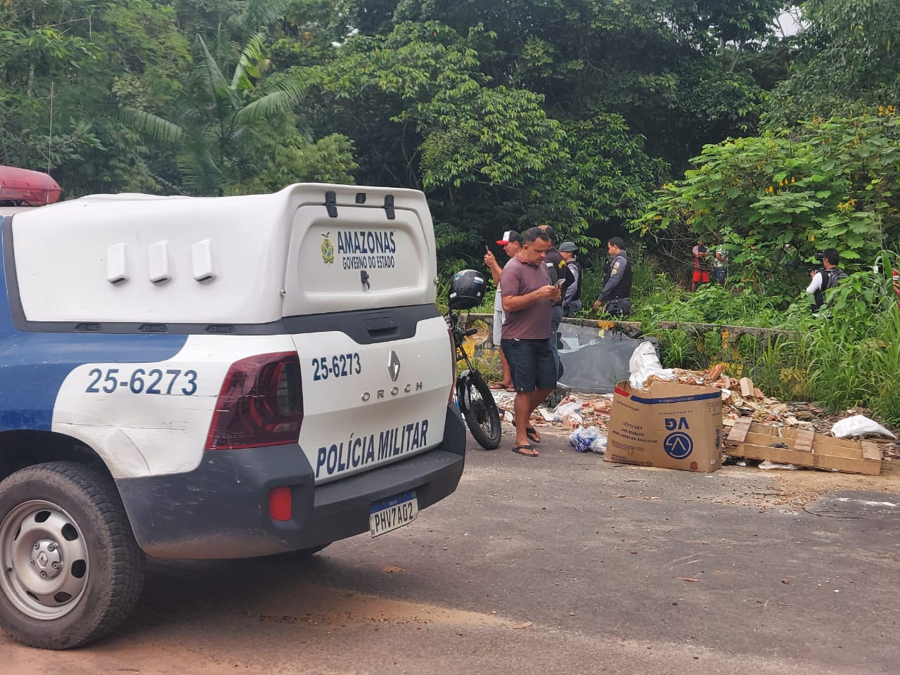 Homem é assassinado com mais de 40 facadas e jogado à margem de igarapé em Manaus
