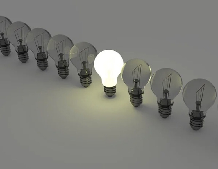 Conta de luz cairá 18% sem pôr empresas em risco, diz ministro