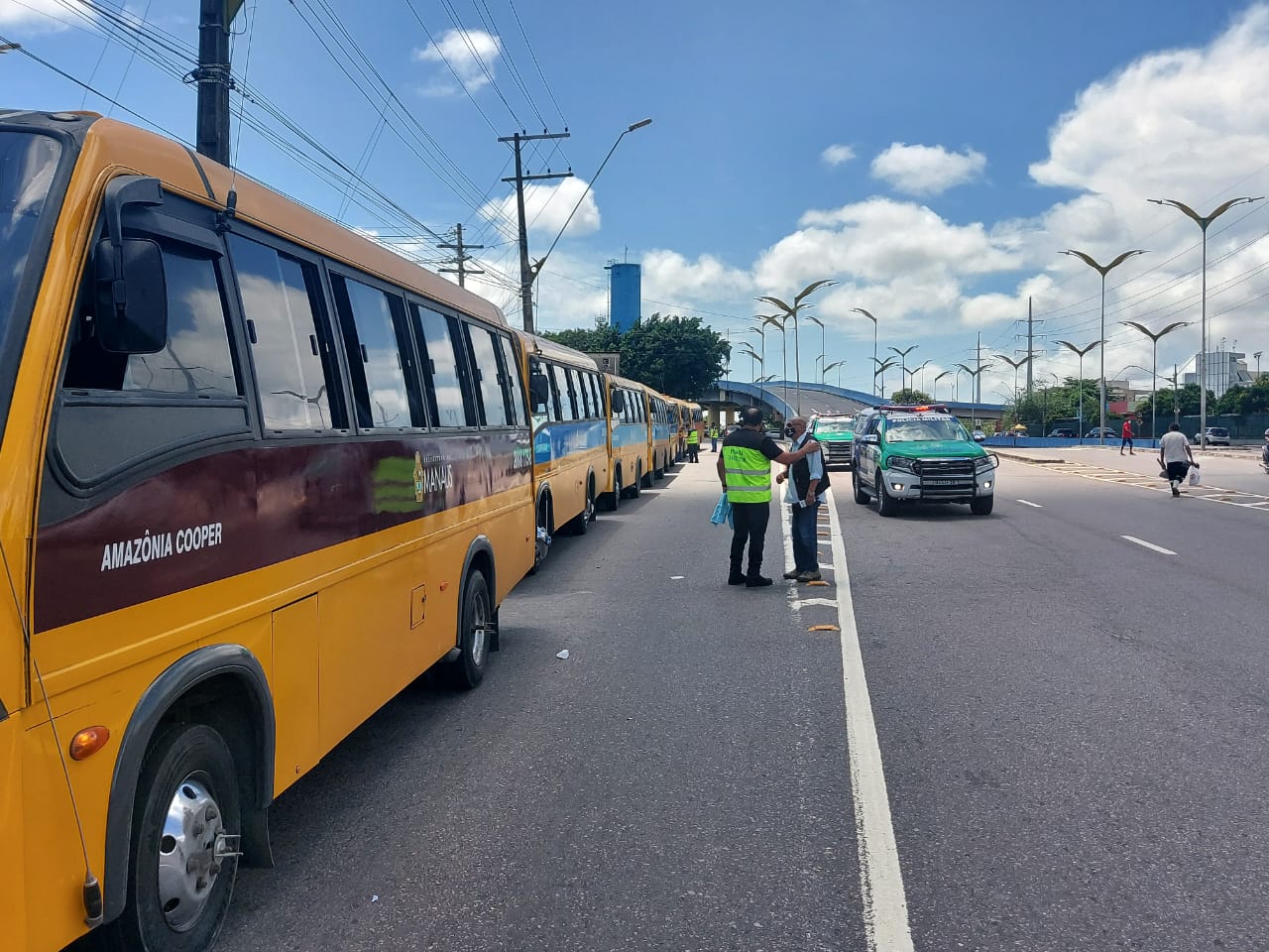 Operação flagra motoristas de Alternativos que trabalhavam sem ter CNH em Manaus