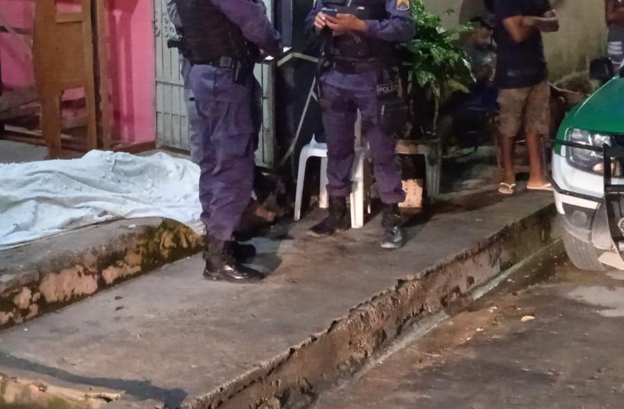 Tio e sobrinho são assassinados a tiros dentro de casa em Manaus