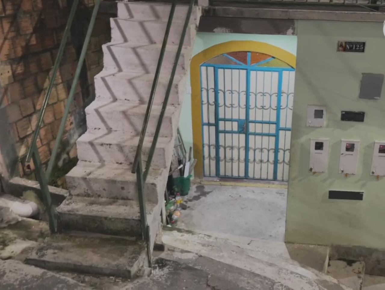 Idoso é morto a facadas na cozinha de casa em Manaus