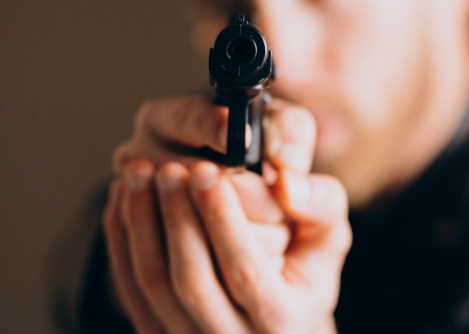 Criminoso fantasiado de Papai Noel invade casa e mata homem a tiros 