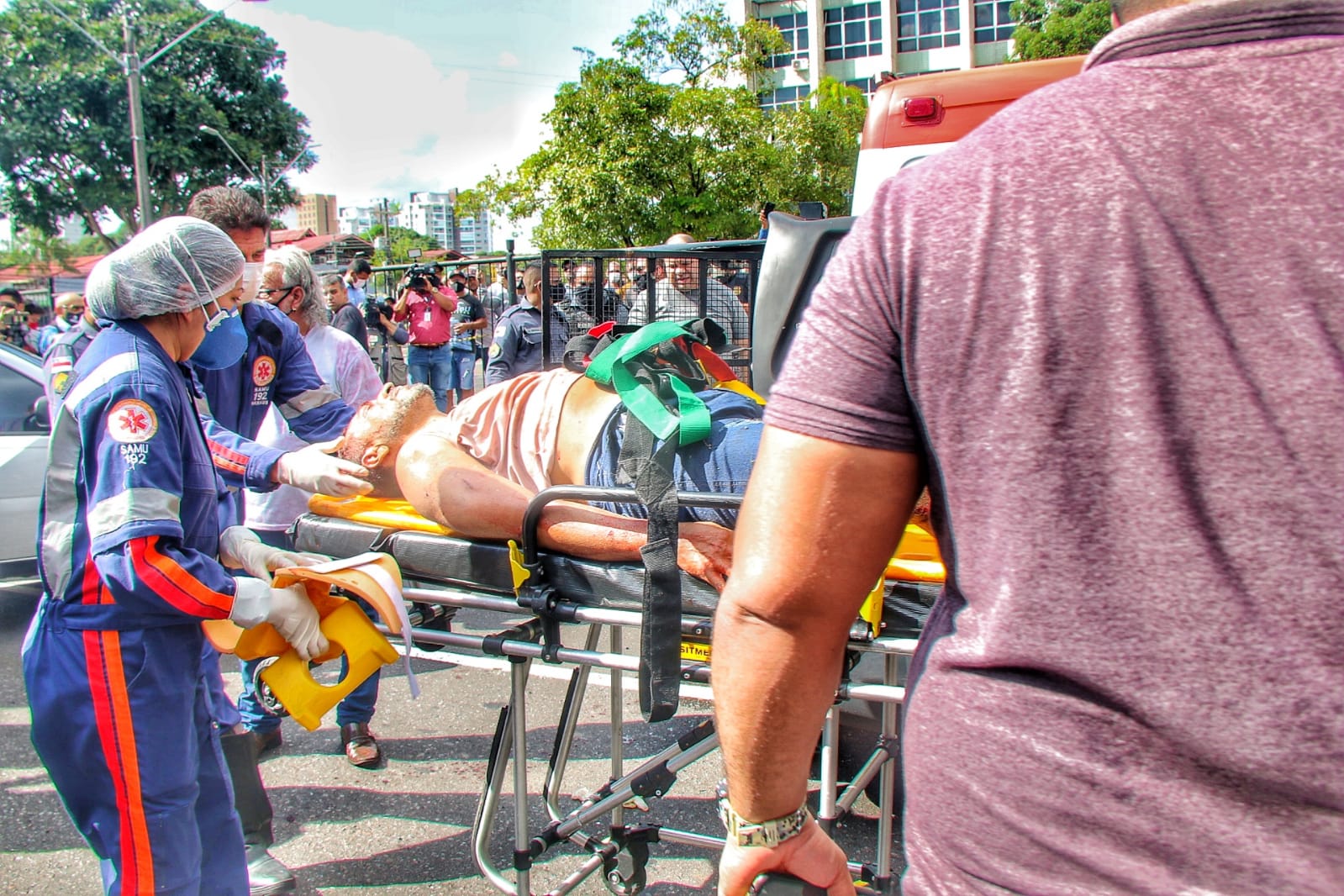 Segundo detento baleado em viatura morre em hospital de Manaus