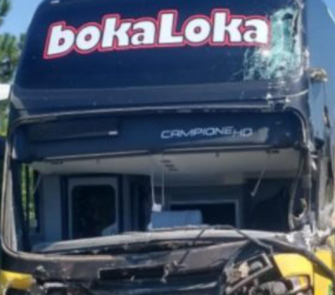 Dois morrem em acidente envolvendo ônibus de grupo de pagode Boka Loka