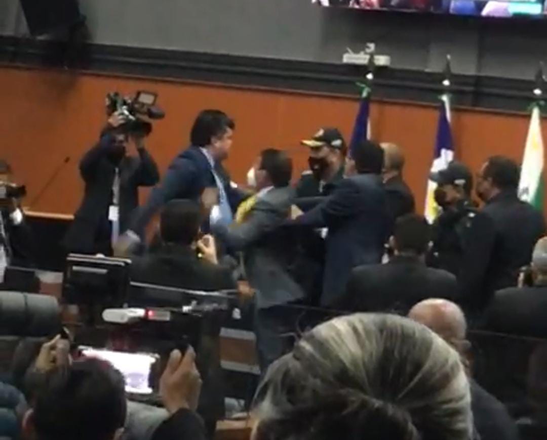 Vídeo: Deputados trocam ofensas no plenário da ALE-RR