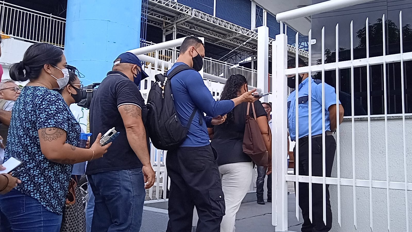 Candidatos começam a chegar aos locais de prova da SSP em Manaus