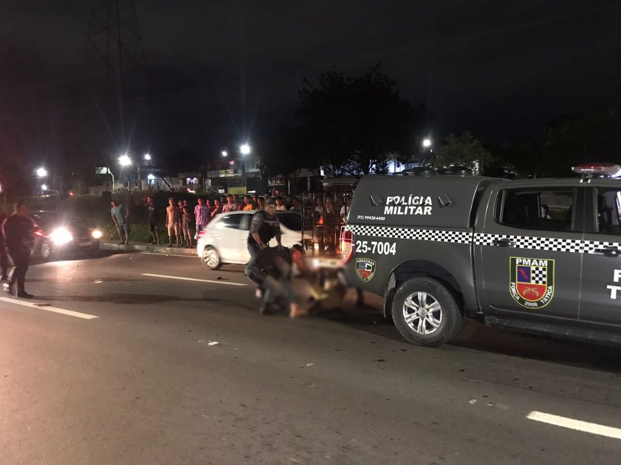 Dupla atira contra policiais para fugir de abordagem e um acaba morto em Manaus