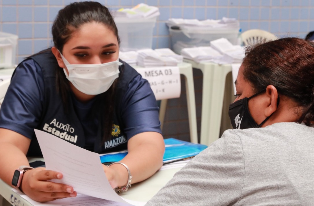 Entrega dos cartões do Auxílio Estadual Permanente é prorrogada em Manaus