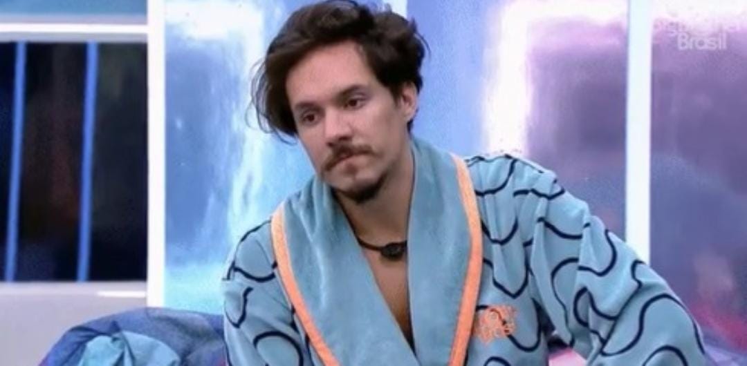 Durante conversa no BBB22, Eliezer revela mordida de inseto no pênis: ‘Tá um ovo inchado’