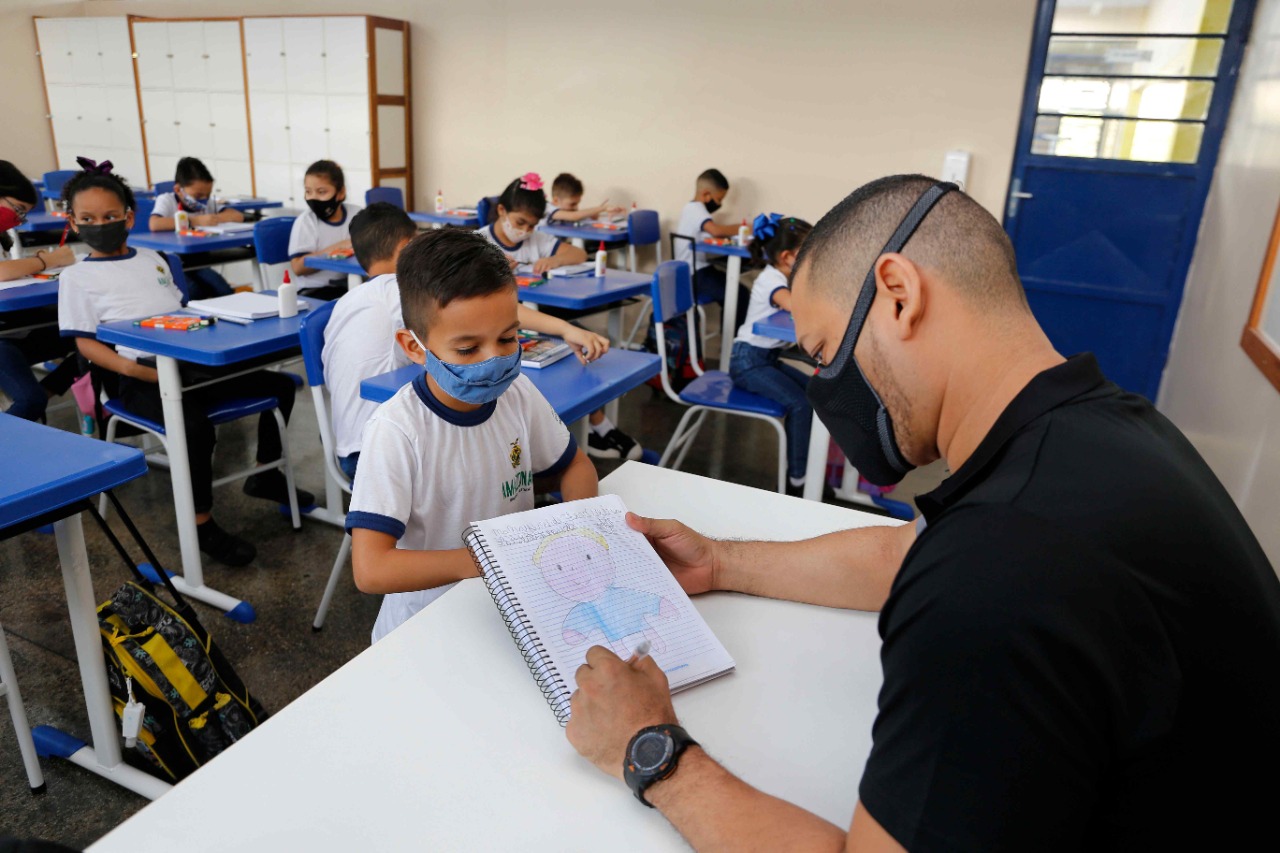 Amazonas oferece 15 mil vagas de pós-graduação gratuita para professores