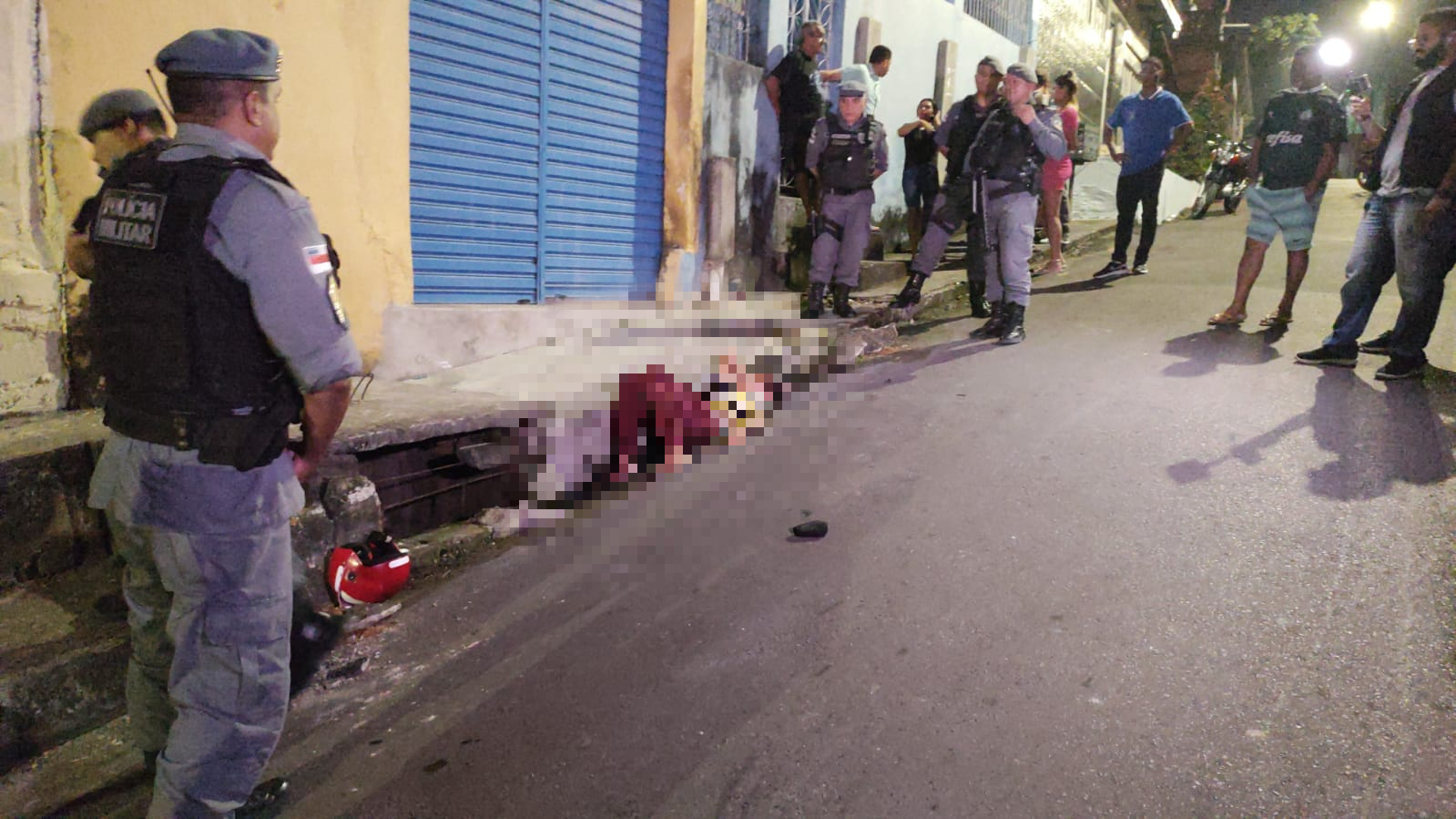 Homem assalta 'Amarelinho' com arma falsa e é espancado por populares em Manaus
