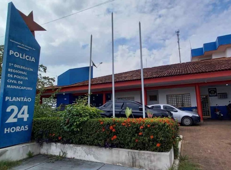 Com ciúmes, homem tenta matar namorada a facadas e acaba preso no Amazonas