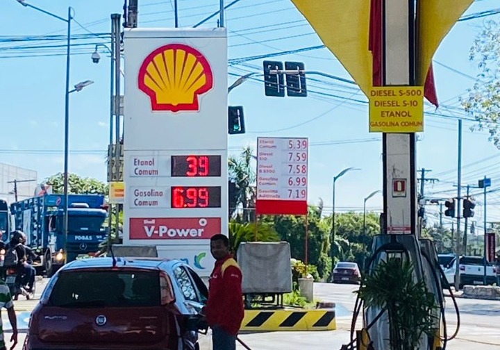 Entenda a redução no preço da gasolina em Manaus; valor está abaixo de R$ 7