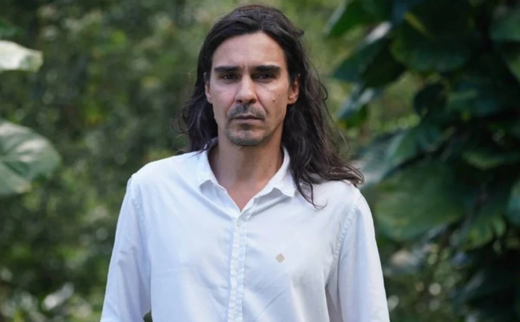 André Gonçalves deixa cadeia com tornozeleira após ser preso por não pagar pensão