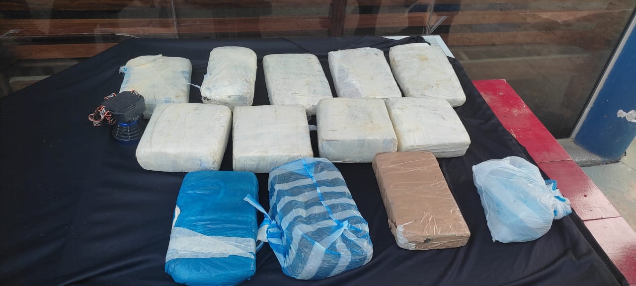 Homens são presos transportando mais de 11 kg de drogas em estrada no Amazonas