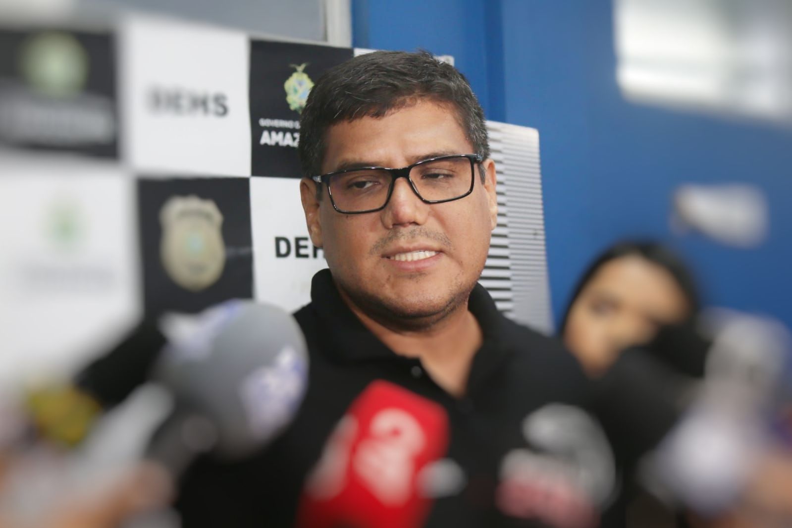 Bêbado, homem ataca vizinho com facão em Manaus e vítima perde movimento da mão