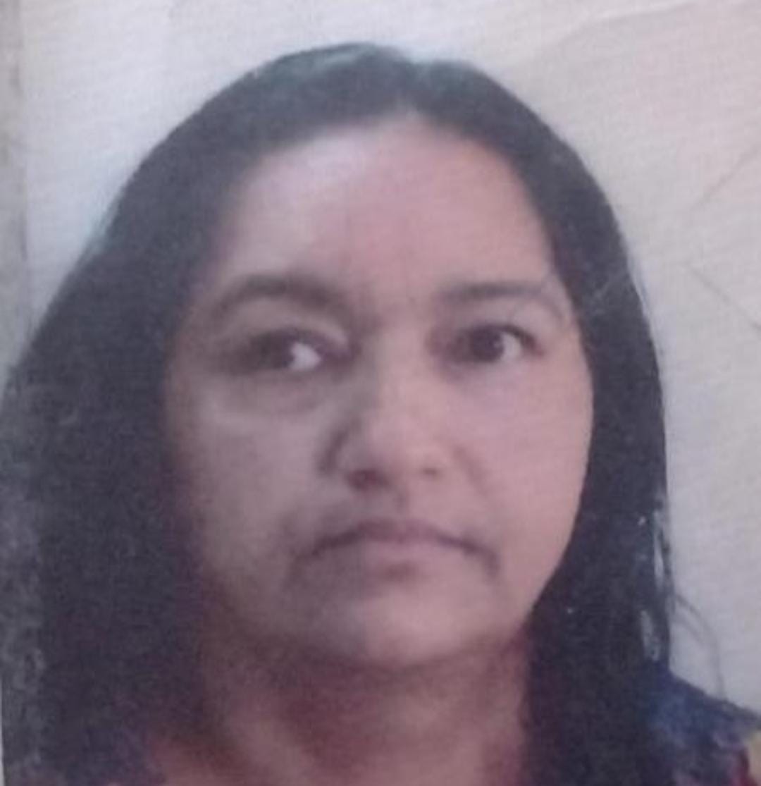 Mulher infarta e morre ao se assustar após PMs invadirem casa por engano
