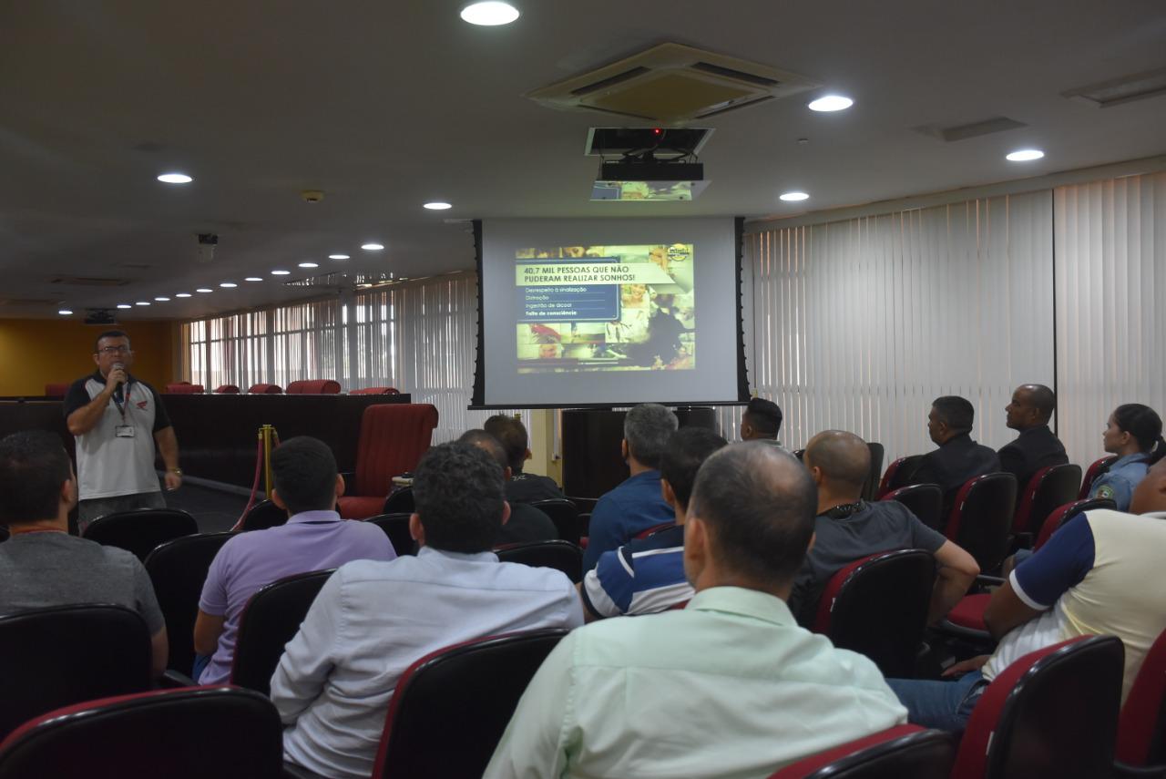 Servidores do MPAM recebem palestra sobre conduta no trânsito