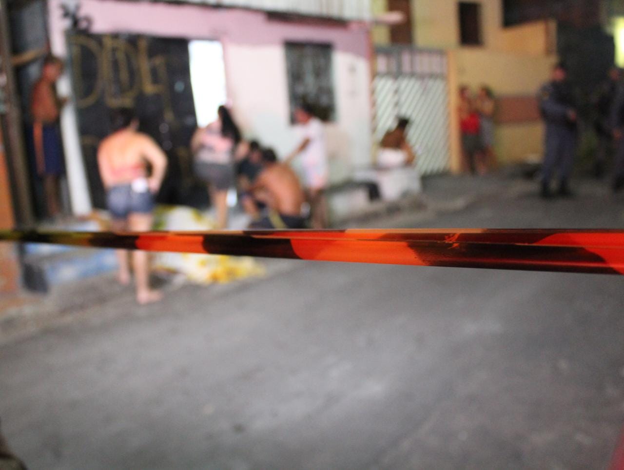 Mulher é assassinada e criança de 2 anos fica ferida durante tiroteio em Manaus