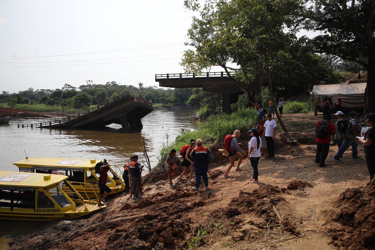 Ponte provisória será instalada sobre rio após desabamento com mortes na BR-319
